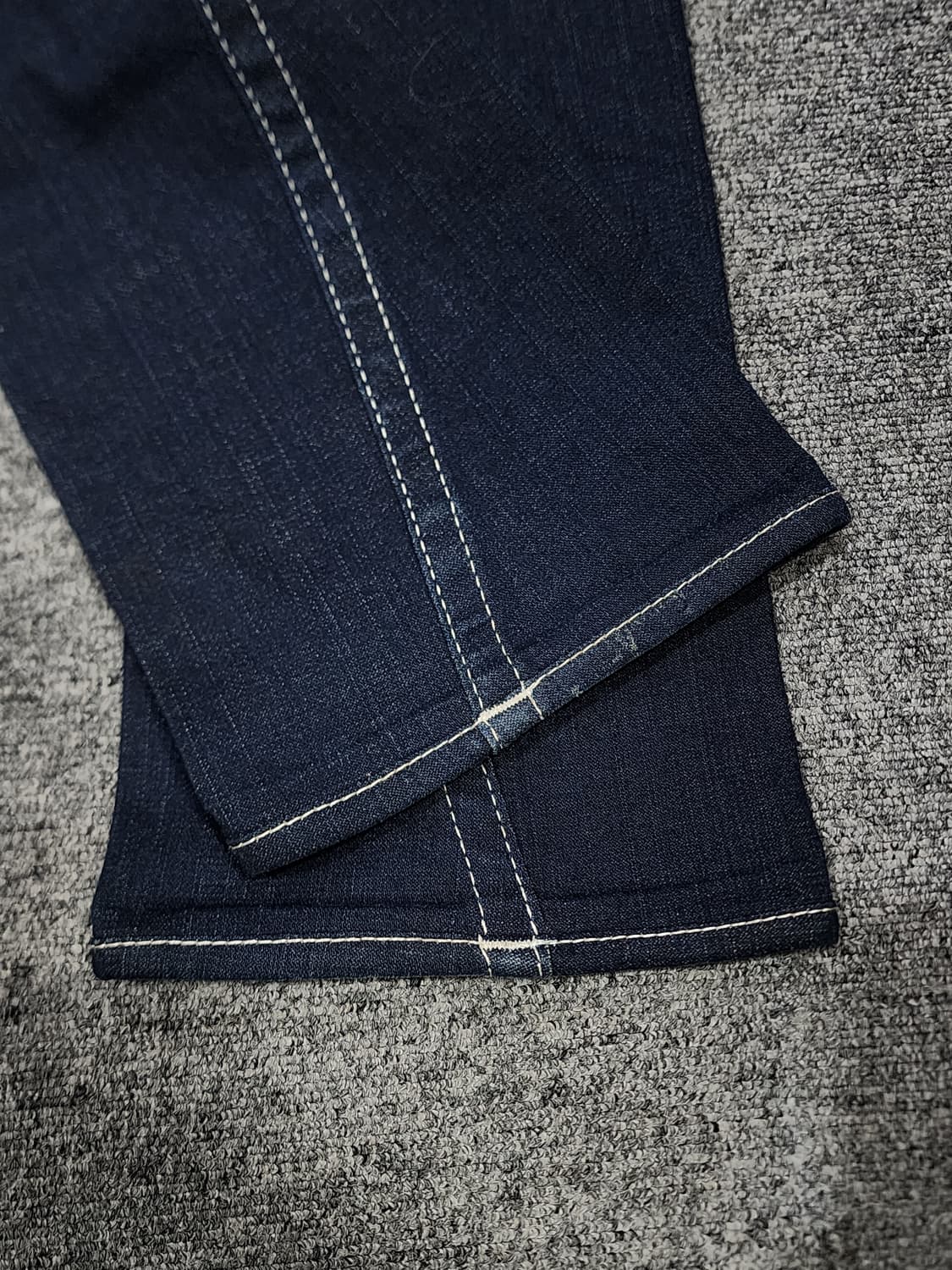 트루릴리젼 JOEY 백포켓 큐빅 로우라이즈 부츠컷 데님팬츠 청바지 26 상품이미지5