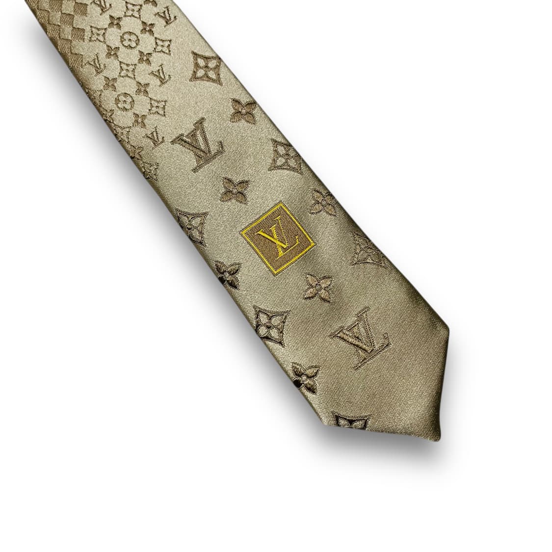 루이비통 아카이브 시그니처 로고 골드 실크 넥타이 상품이미지9