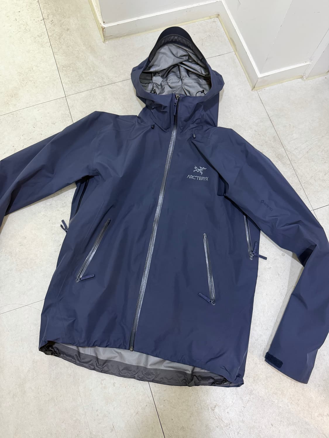 아크테릭스 베타 LT   L 사이즈 블랙 사파이어  가격 저렴한 기본모델 상품이미지1