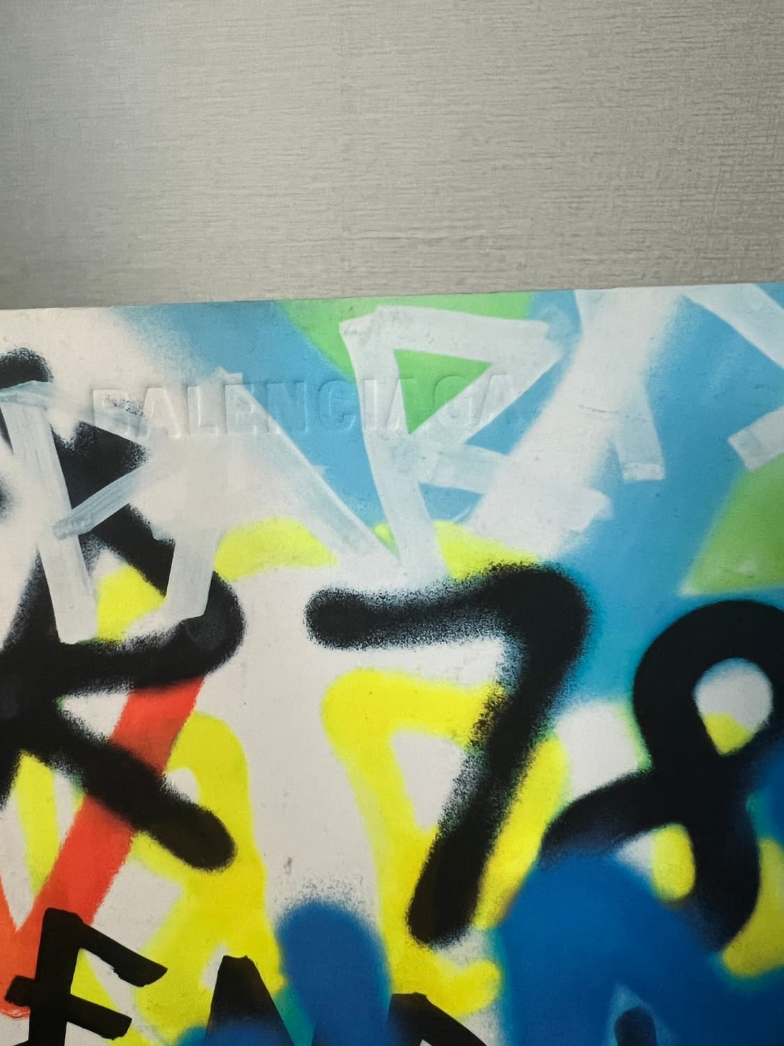 발렌시아가 18FW 컬렉션북 상품이미지2