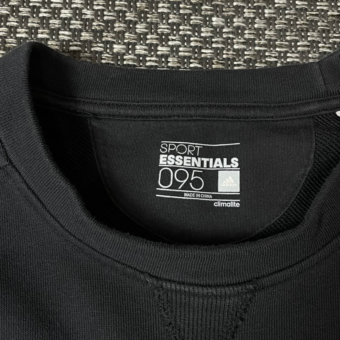 아디다스 블랙 스포츠 에센셜 로고 맨투맨 95 상품이미지4