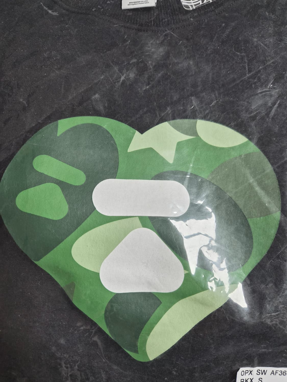 베이프 정품 여성용S  에이피 하트 크롭 스웻 셔츠 맨투맨 상품이미지3