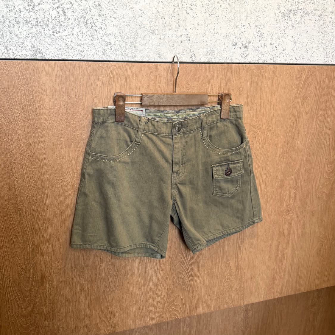 빈티지 코튼 반바지 미니 플랩 포켓 디테일 카키 상품이미지1