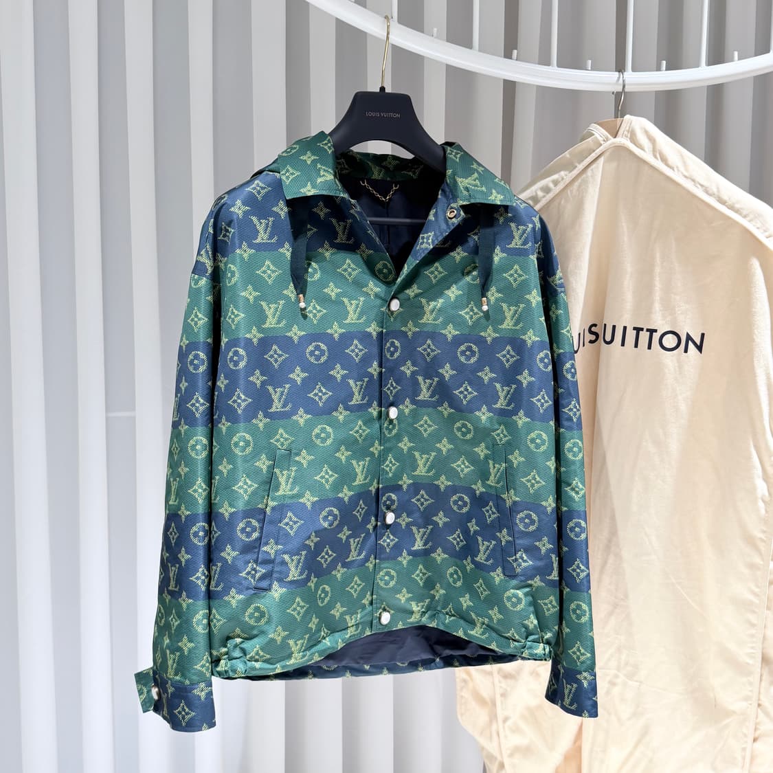 (S+/50) / 루이비통 모노그램 프린티드 코치자켓 / 26년식 상품이미지2