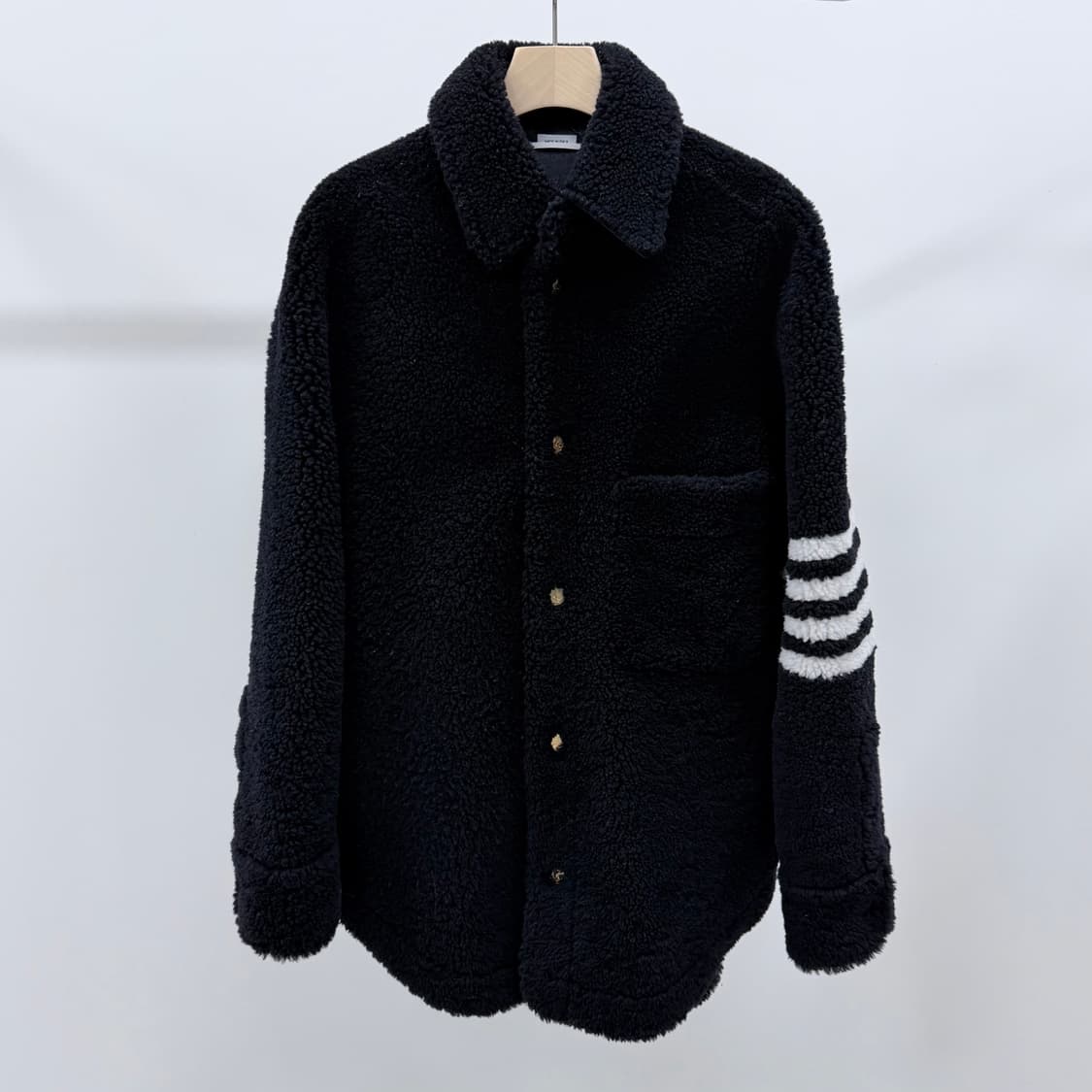 [S+급/오버핏1] 톰브라운 사선완장 다이드 시어링 레더 자켓 상품이미지1