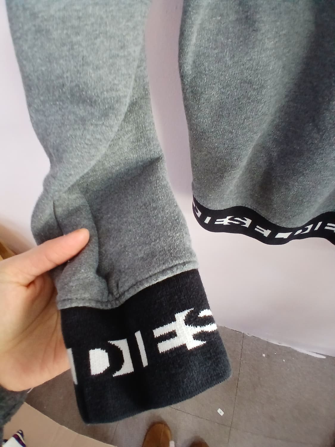 디젤 로고 그레이 맨투맨 티셔츠 상품이미지5