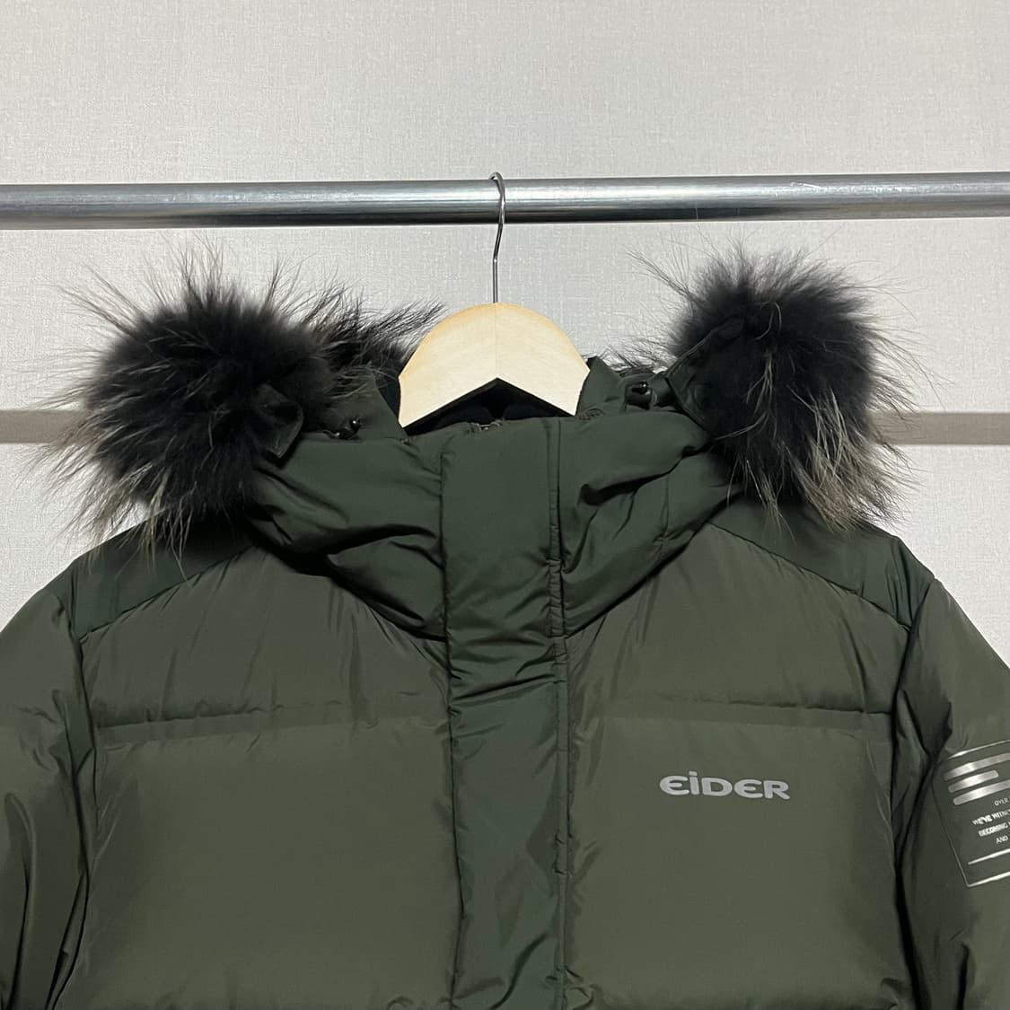 아이더 후드털 카키색 롱패딩 M 상품이미지4