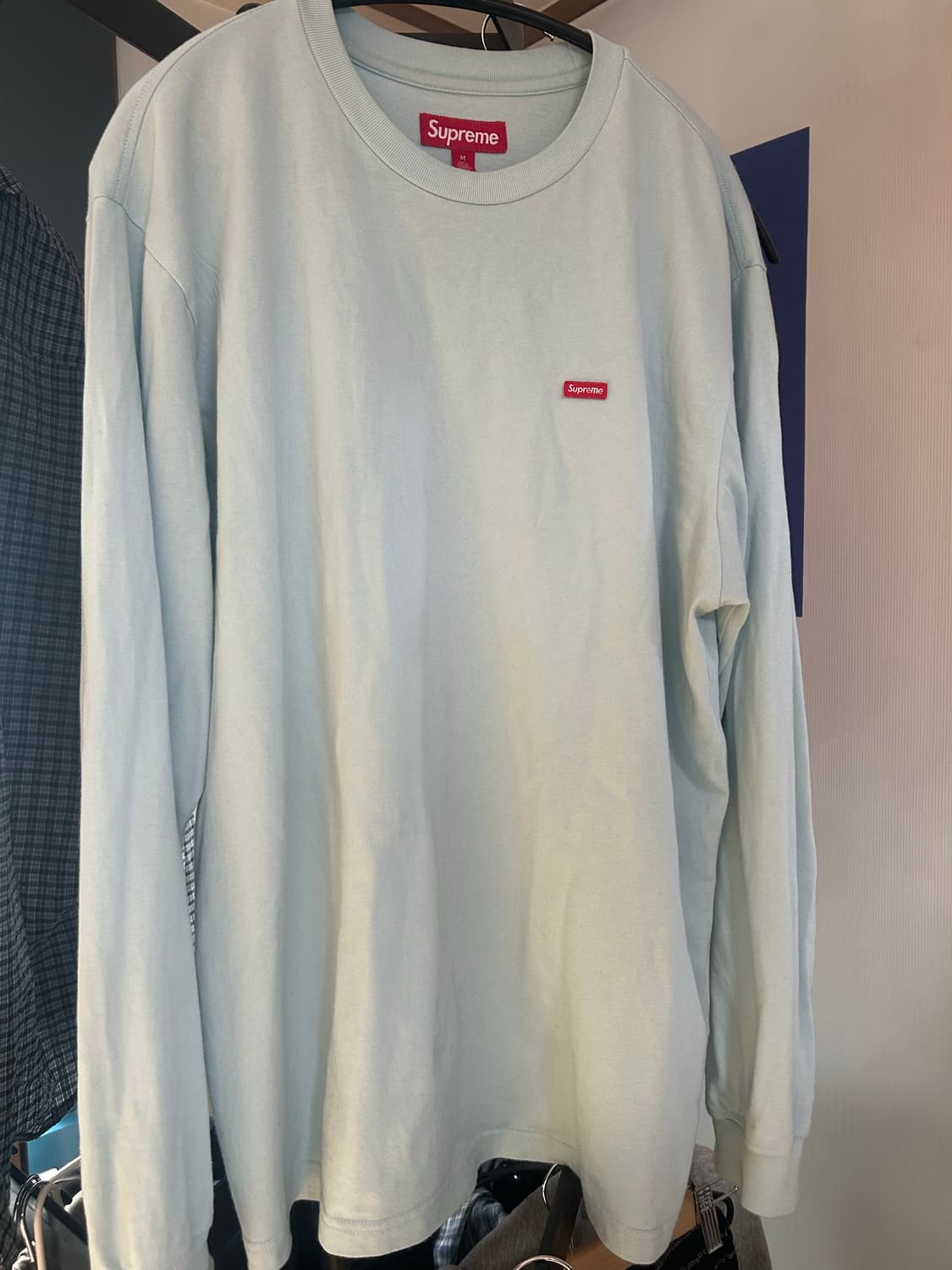 슈프림 스몰 박스 로고 롱슬리브 M 팝니다 상품이미지3