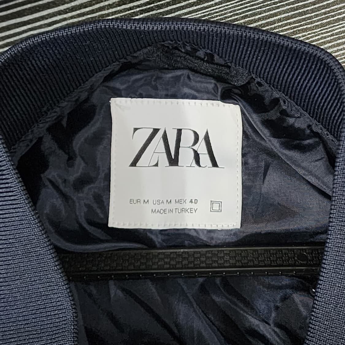 자라 미니멀 네이비 봄버 점퍼 상품이미지4