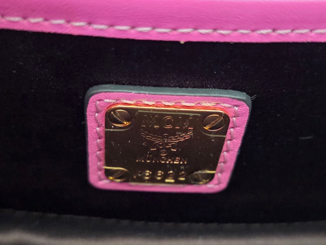 MCM 엠씨엠 비세토스 미니 트레이시 곰인형 키링 사첼백 핑크
 상품이미지10