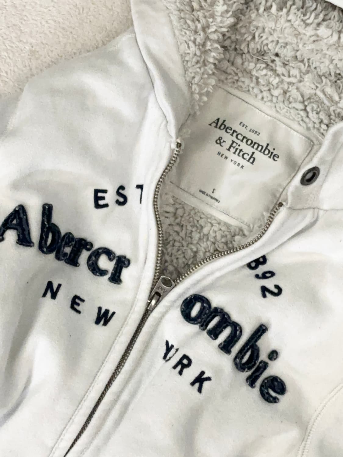 Abercrombie 아베크롬비 화이트 양털 퍼 후드집업 상품이미지3