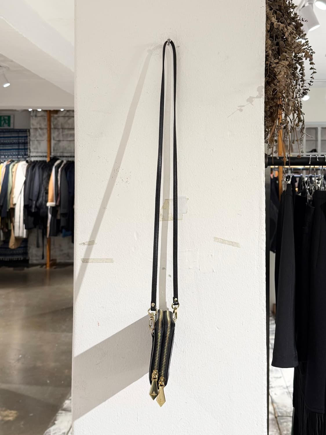 비비안웨스트우드 블랙 orb 패턴 롱 월렛 크로스 백 상품이미지3