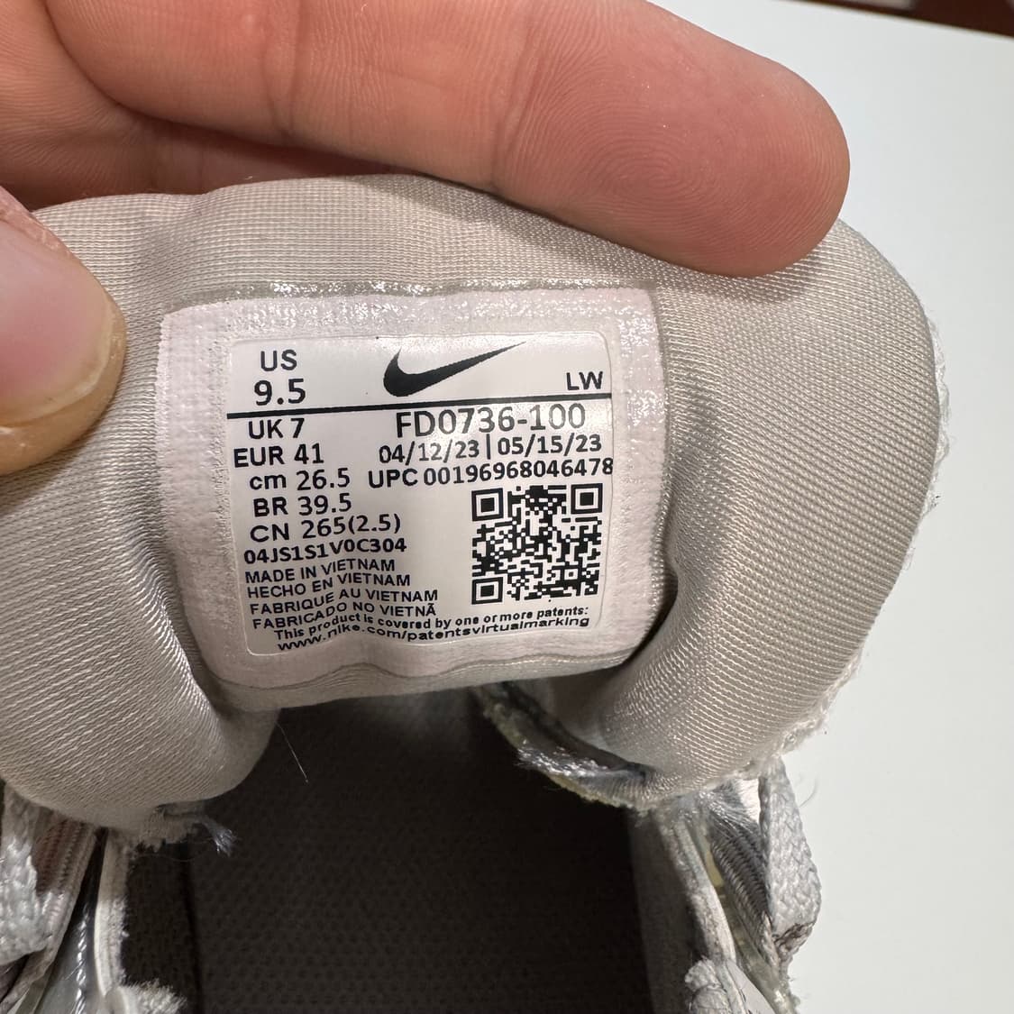 나이키 V2K런 FD0736-100 판매합니다 상품이미지5