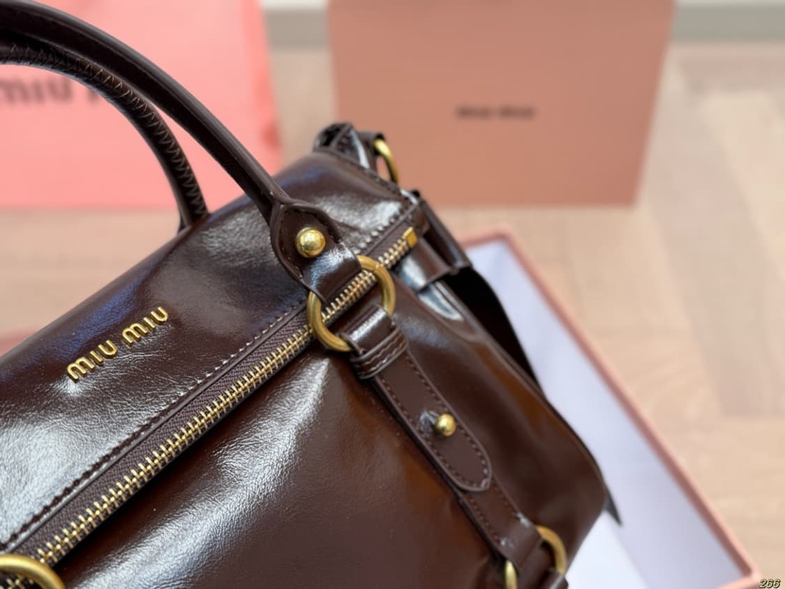 미우미우 오토바이 가방 상품이미지2