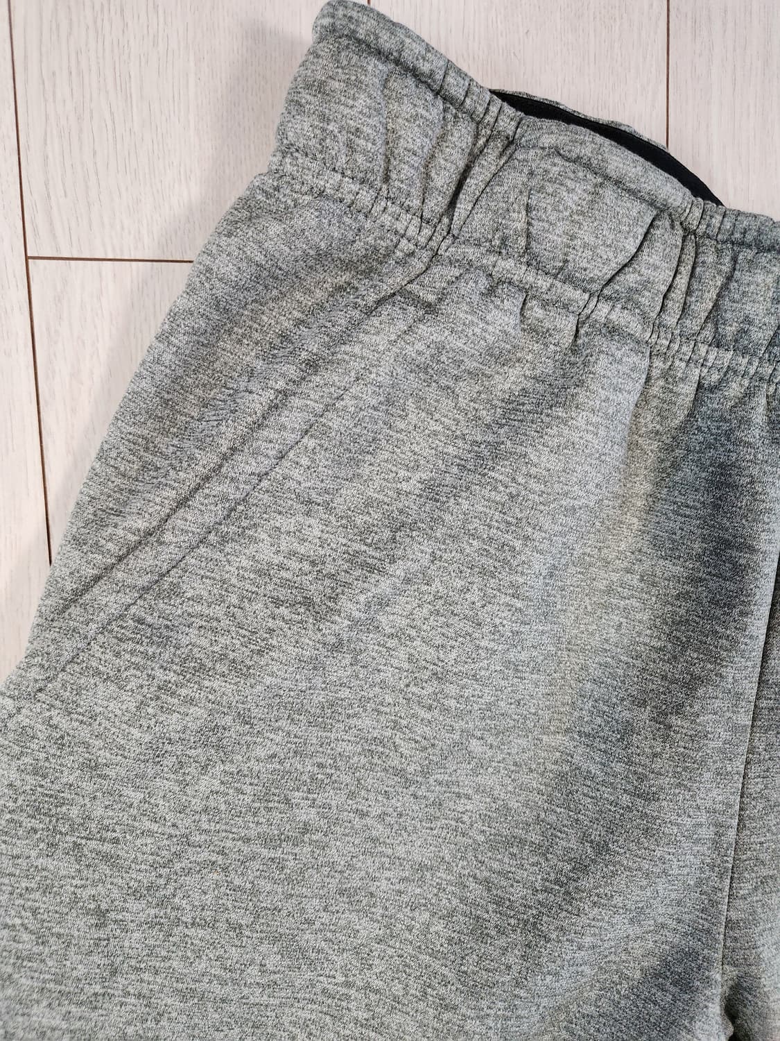 새상품급)나이키 기모 조거 써마 스우시 트레이닝 팬츠 그레이 사이즈m

 상품이미지5