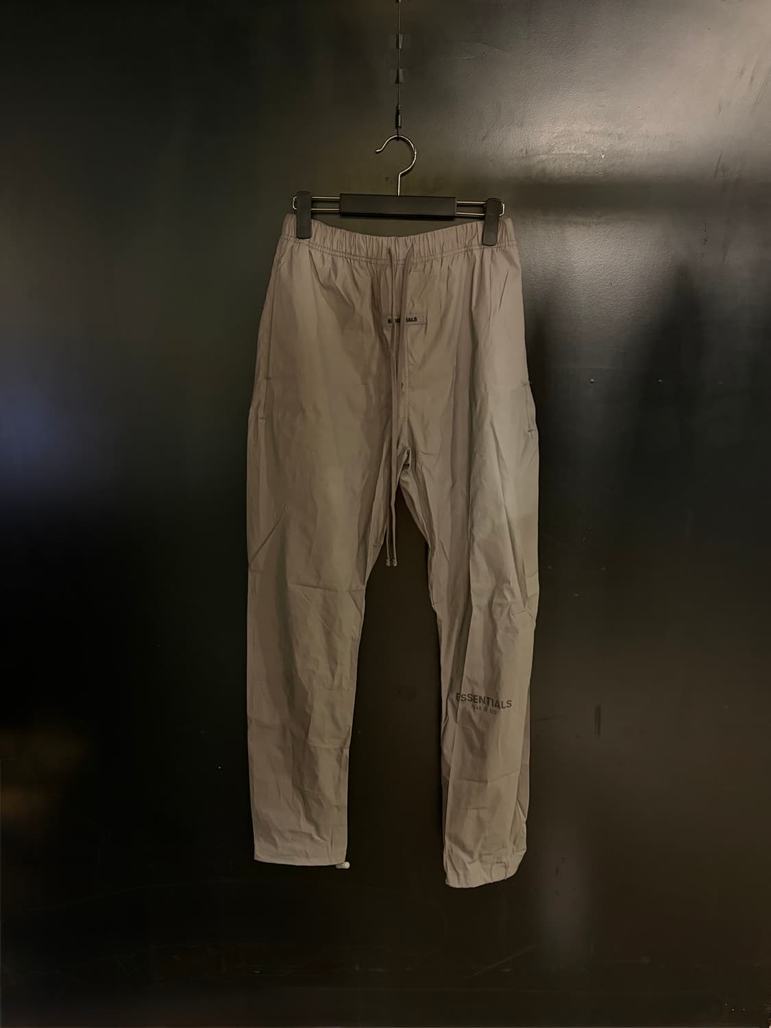 에센셜 나일론 우븐팬츠 상품이미지1