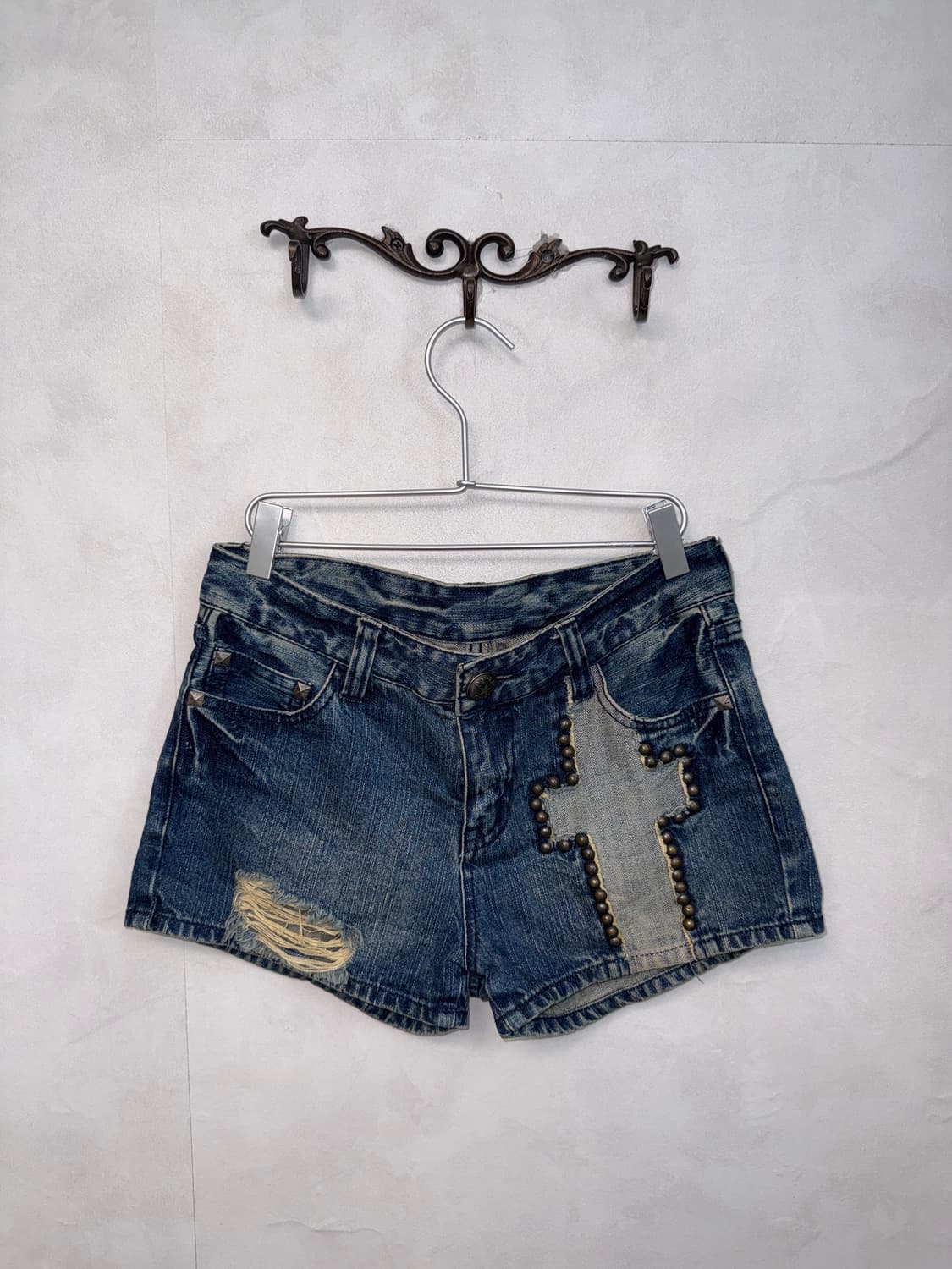 Washing denim damage cross stud short pt 상품이미지1