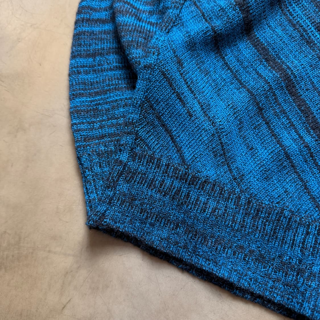 아르마니 익스체인지 브이넥 니트 상품이미지2