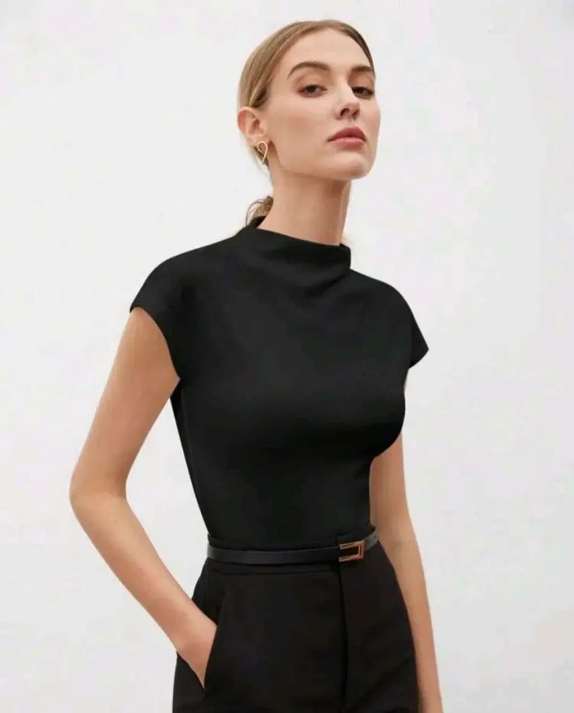 반팔 반목폴라 블랙 여성용 티셔츠 상품이미지3