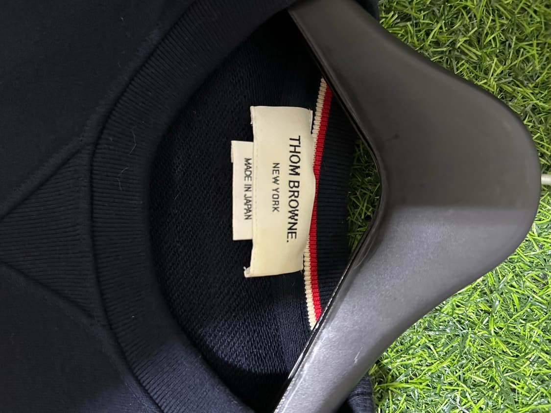 톰브라운 네이비 맨투맨 상품이미지3