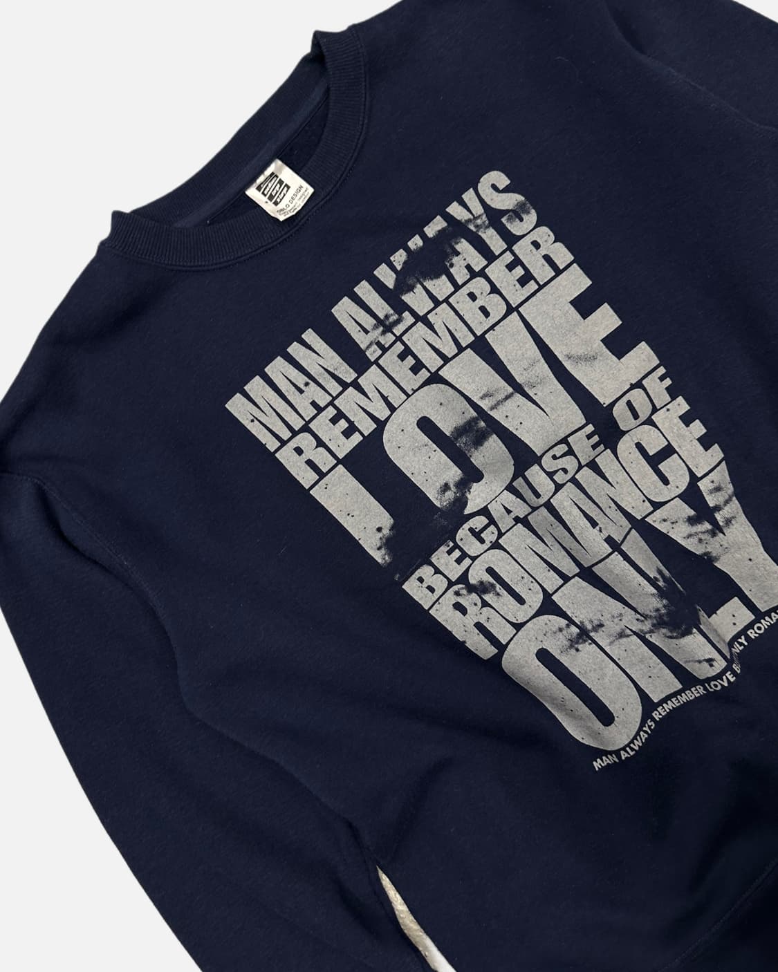 overlay lettering navy sweatshirt 상품이미지3
