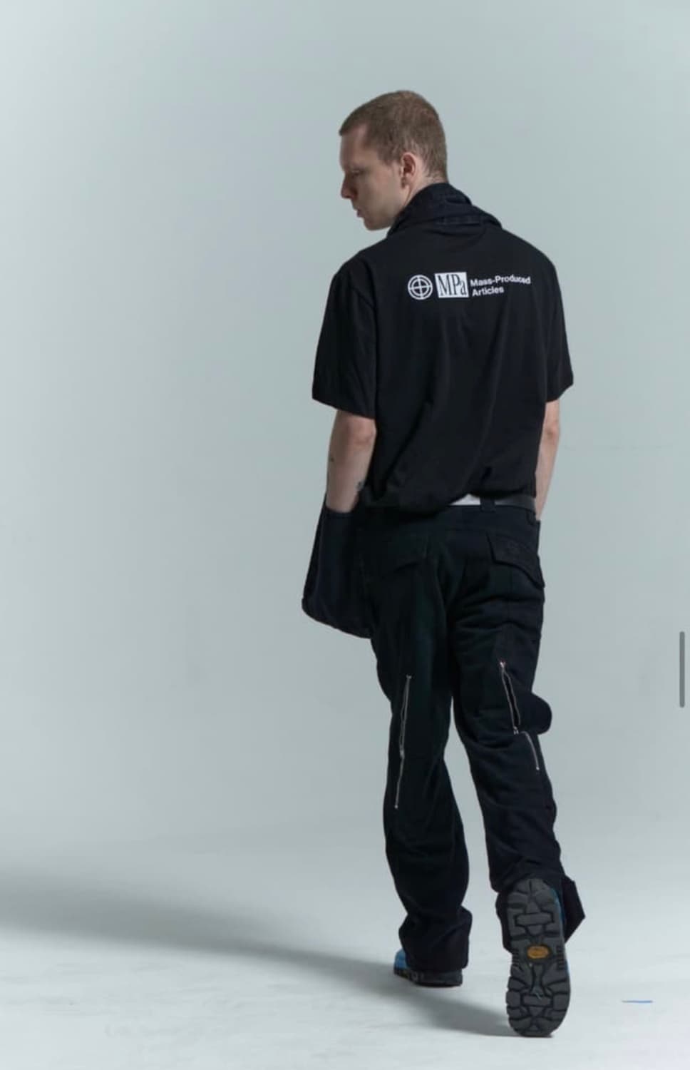 플라스틱 프로덕트 지퍼팬츠 팝니다. 상품이미지3