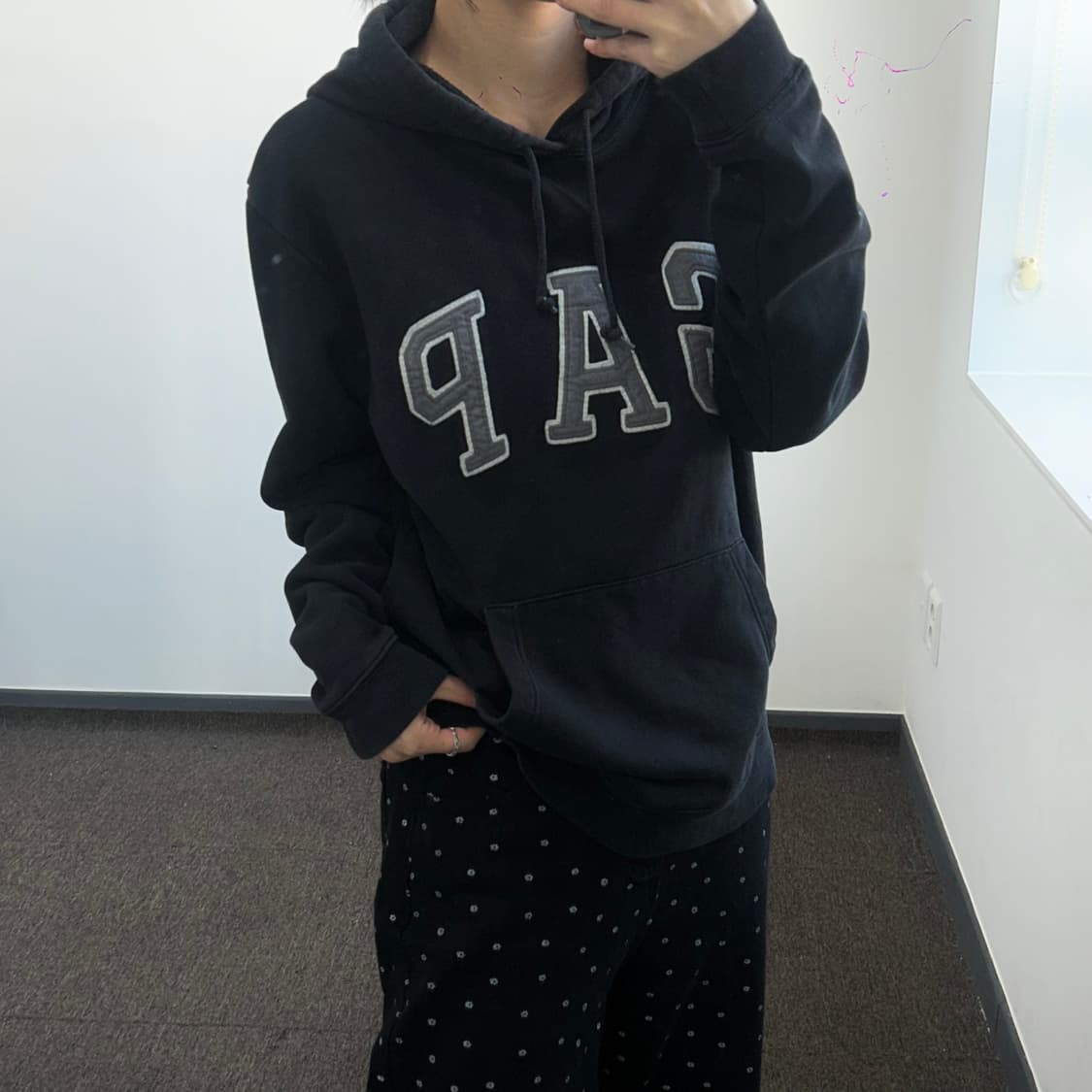 Gap 갭 그레이 로고 블랙 후드티 상품이미지2