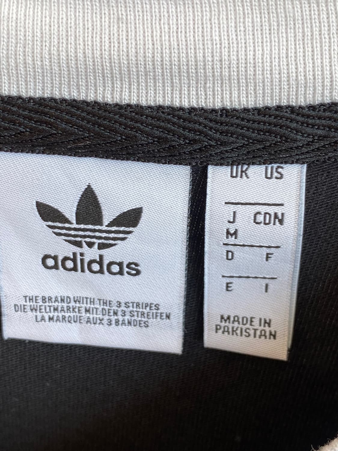 ADIDAS 블랙 크롭 반팔티셔츠(M) 상품이미지6