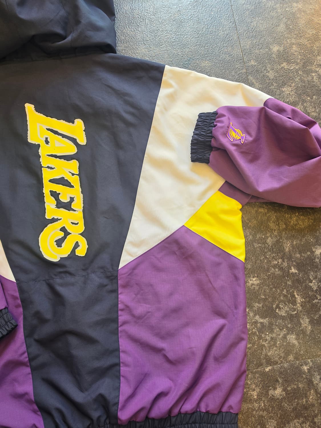 #NBA LA 레이커스 팀의 후드 바람막이 점퍼 상품이미지9