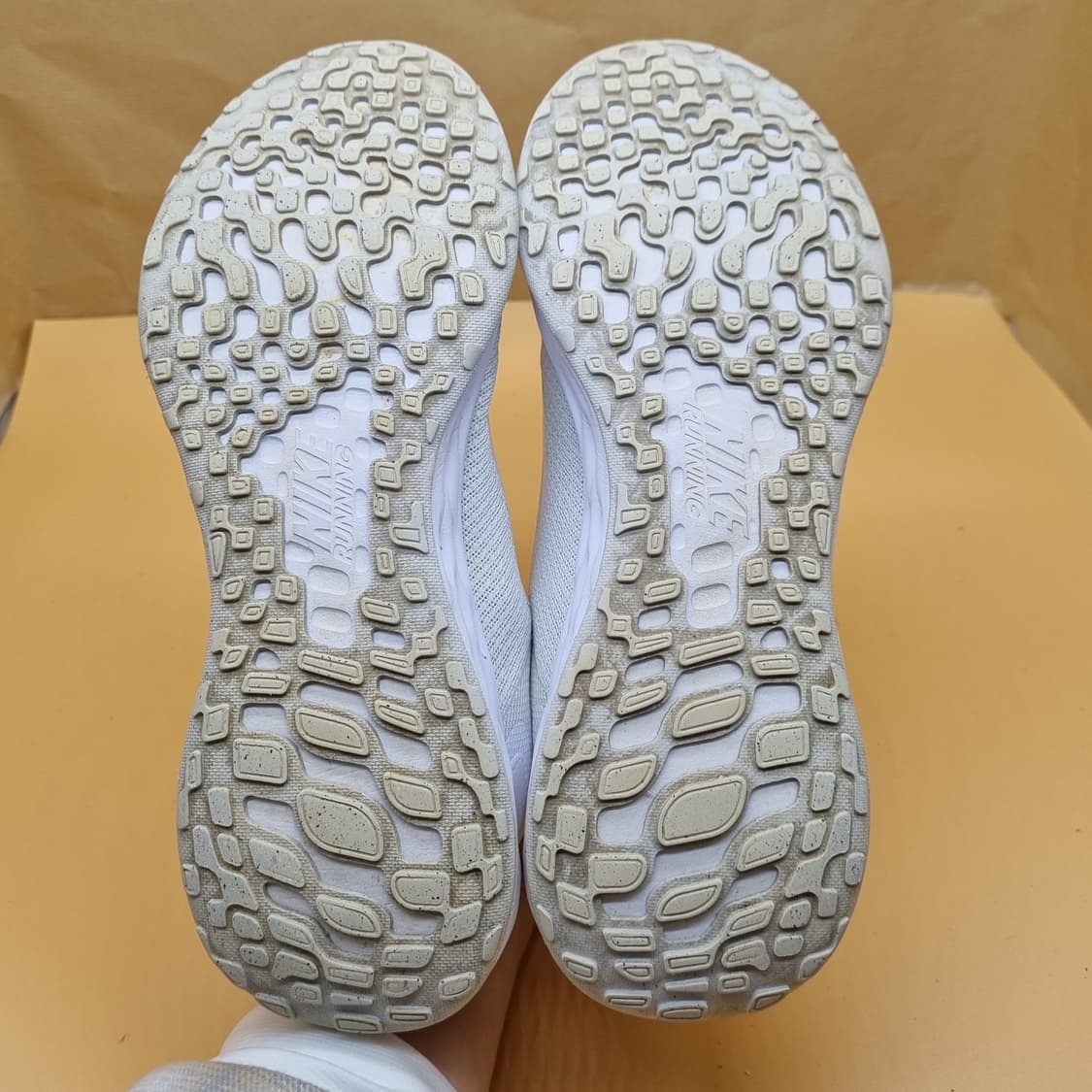 나이키 레트로6 화이트 남성운동화285 상품이미지3