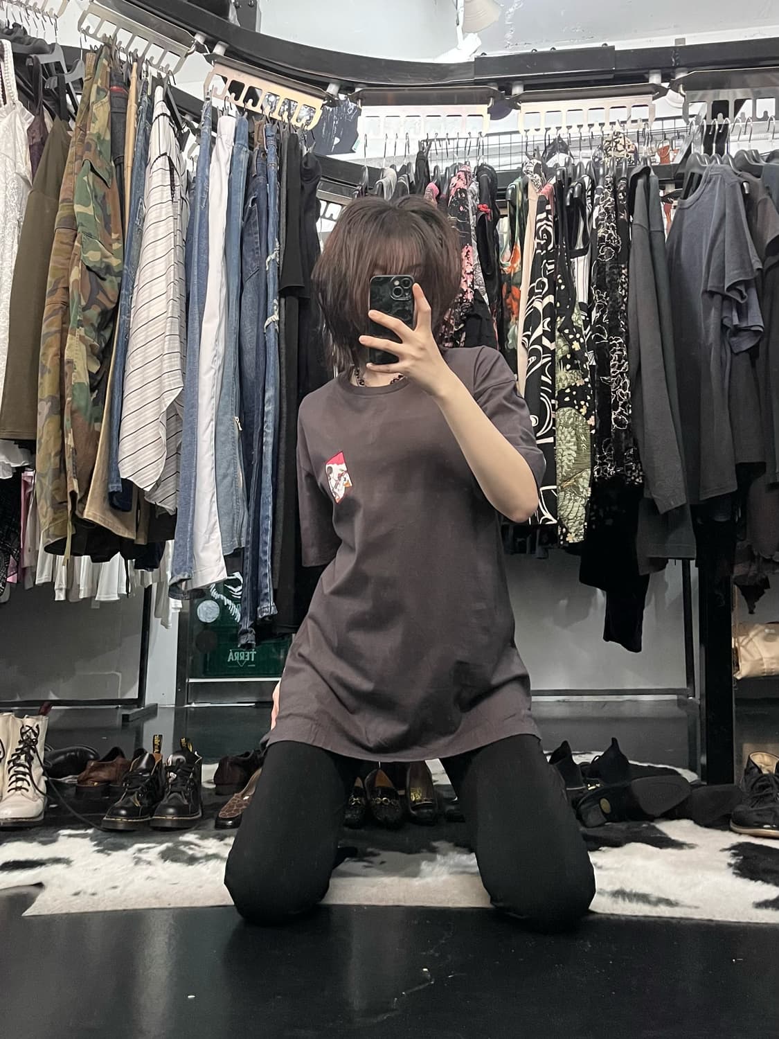 패치 및 자수 포인트 브라운 오버핏 반팔 상품이미지1