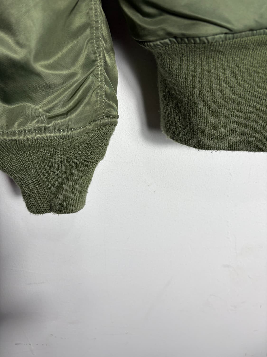 알파 인더스트리 ma-1 항공점퍼 카키 상품이미지10