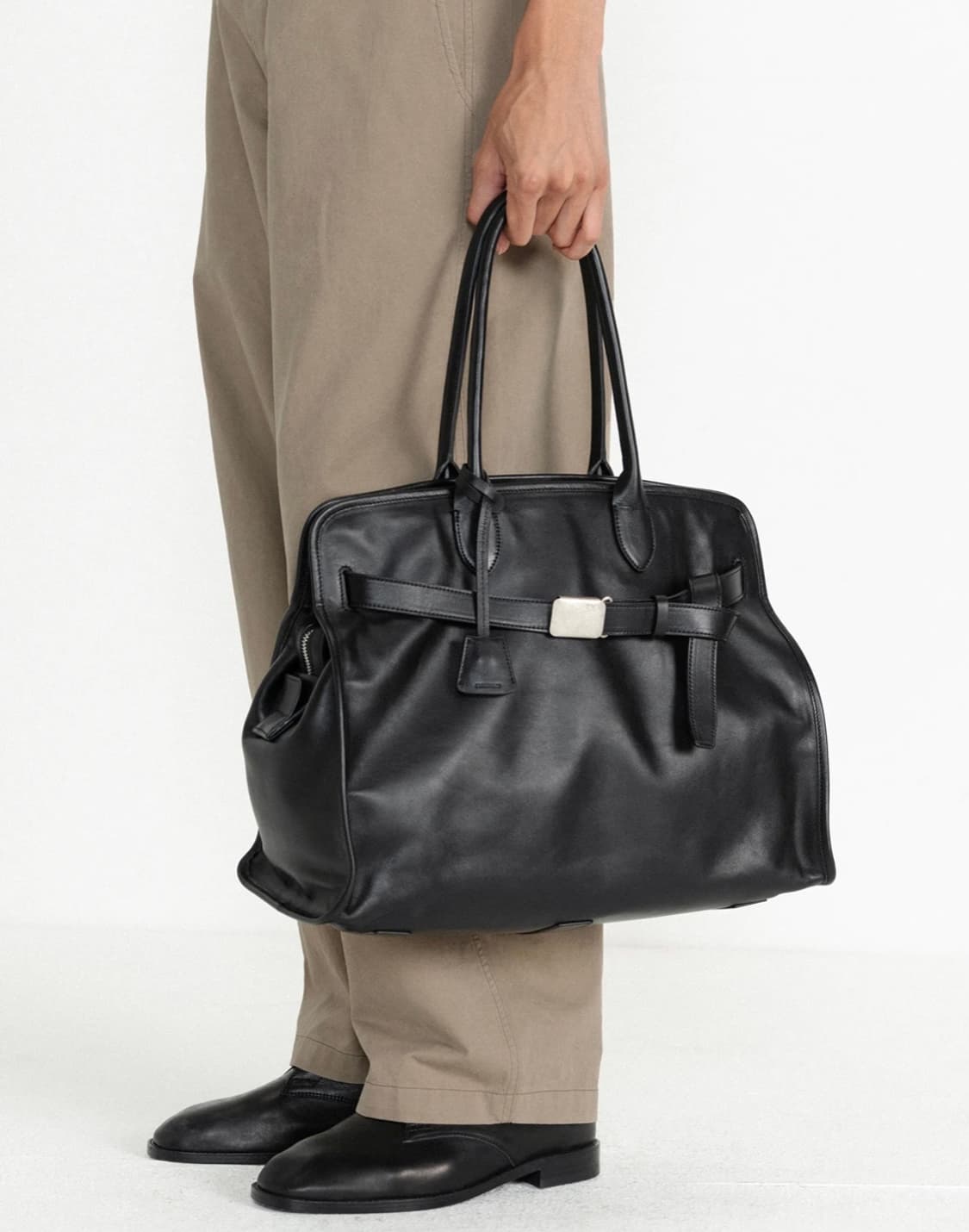 브라운야드 25FW 레더 버클 17 백  상품이미지1