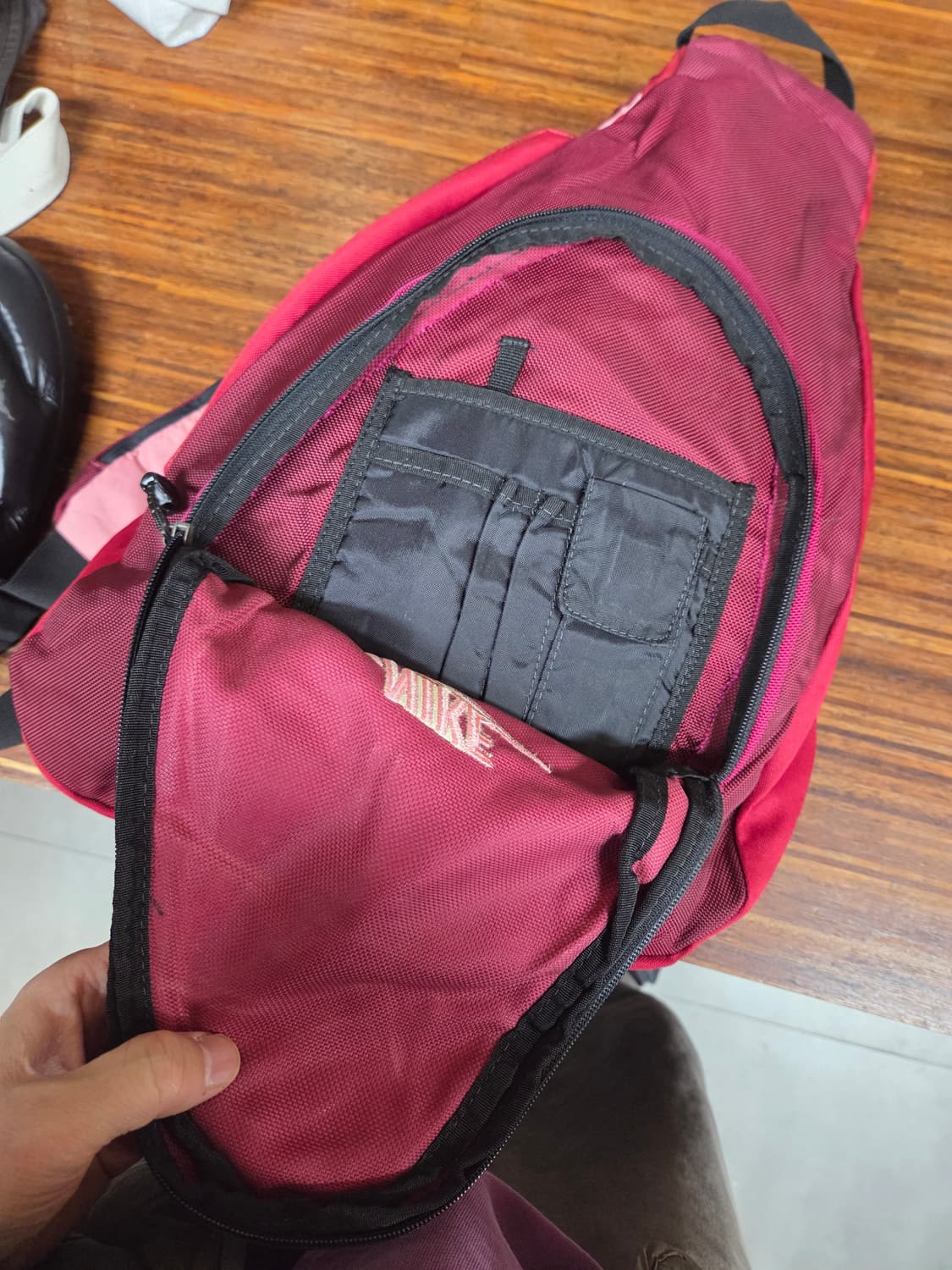 나이키 올드스쿨 00s 빅슬링백 크로스백 버건디 핑크 배색 상품이미지5