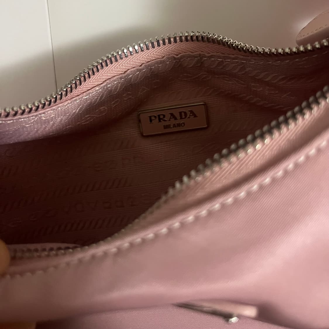 프라다 리에디션 핑크 호보백 1NE204 상품이미지9