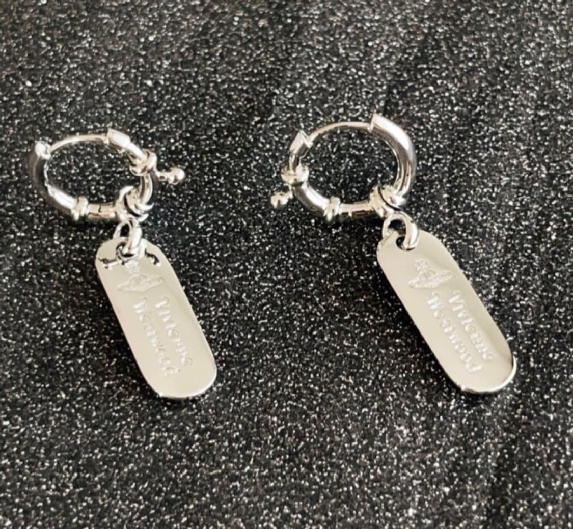 비비안웨스트우드 아카이브 레터링 orb 각인 드롭 링귀걸이 상품이미지3