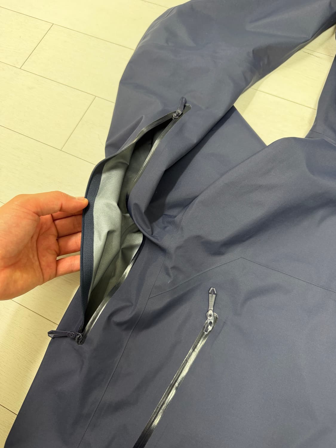 아크테릭스 베타 SL  L 사이즈 블랙사파이어 색상  상태 9.6/10  상품이미지2