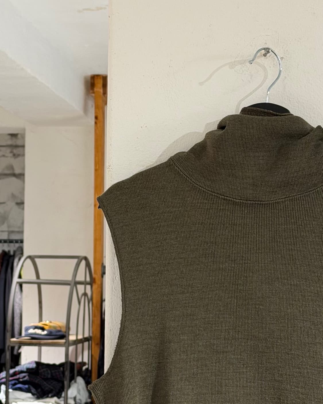 엔지니어드 가먼츠 카키 후드 니트 베스트 상품이미지2