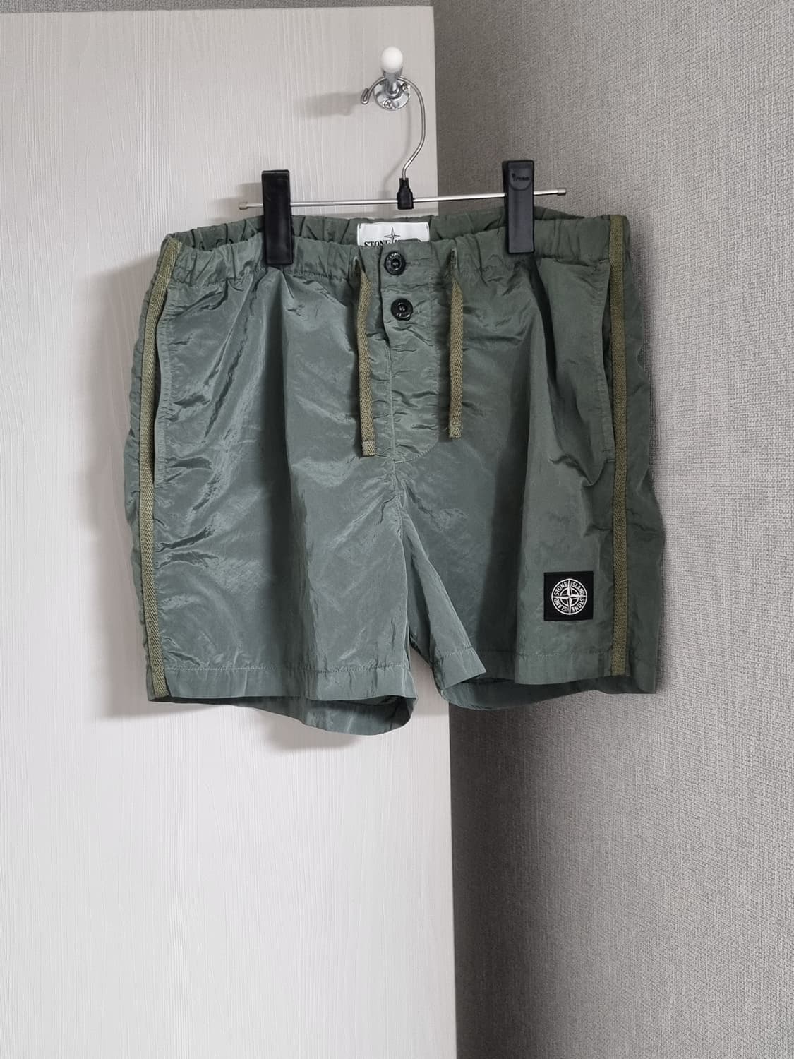 스톤아일랜드 나일론메탈 쇼츠 상품이미지1