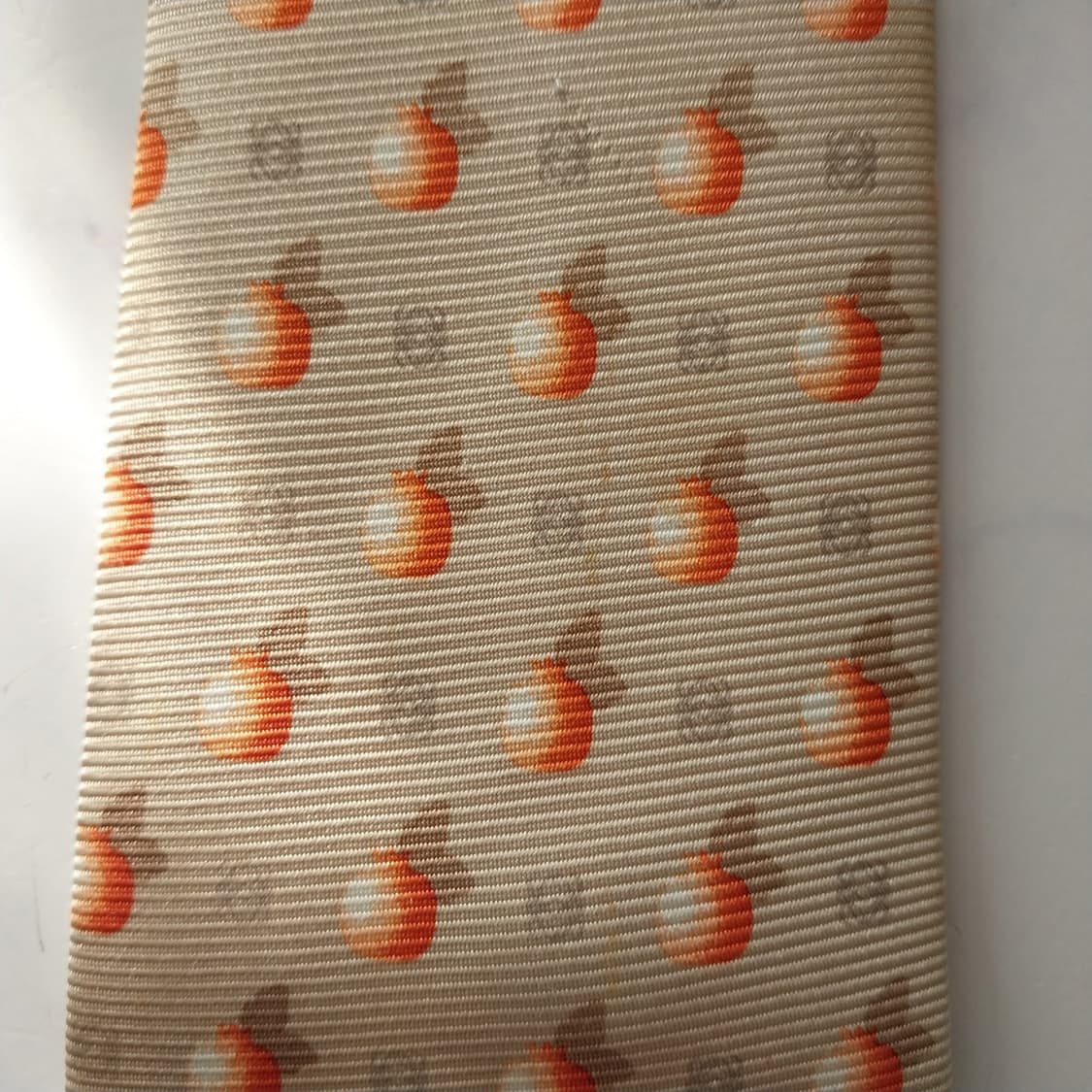 로에베 실크 베이지 로고&과일 패턴 넥타이 9.3cm A등급 K1728
 상품이미지7