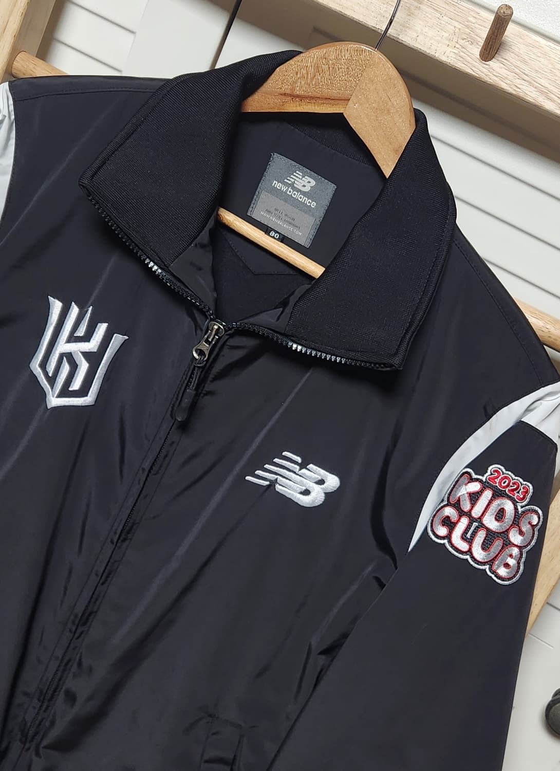 뉴발란스 2023 KT위즈 춘추 바람막이 자켓 상품이미지7