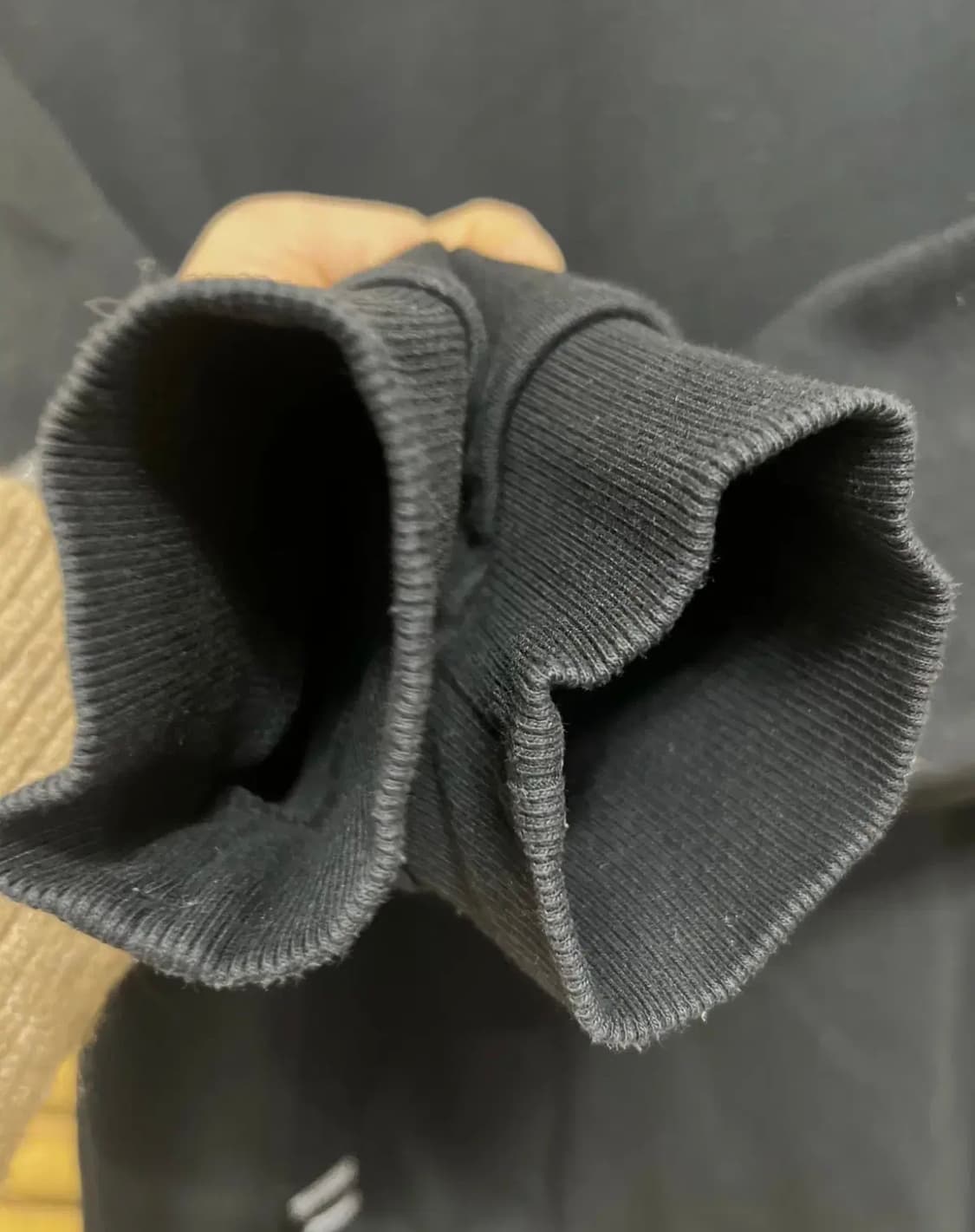 디스커버리 남성 블랙 맨투맨티셔츠 상품이미지5