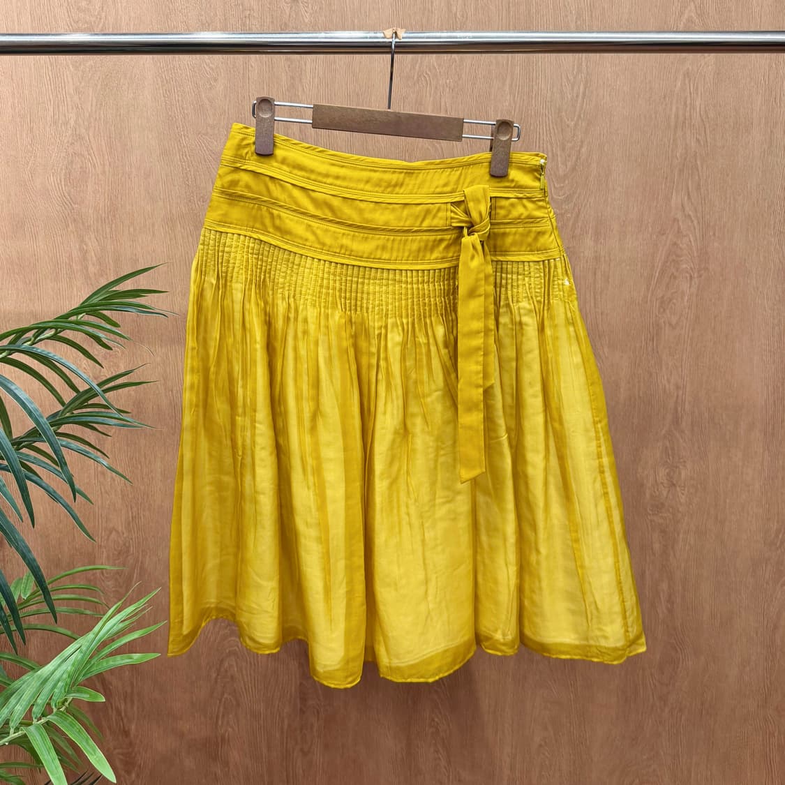 휴고 보스 실크 혼방 A라인 미디 스커트 플리츠 리본 타이 디테일 옐로우 상품이미지1