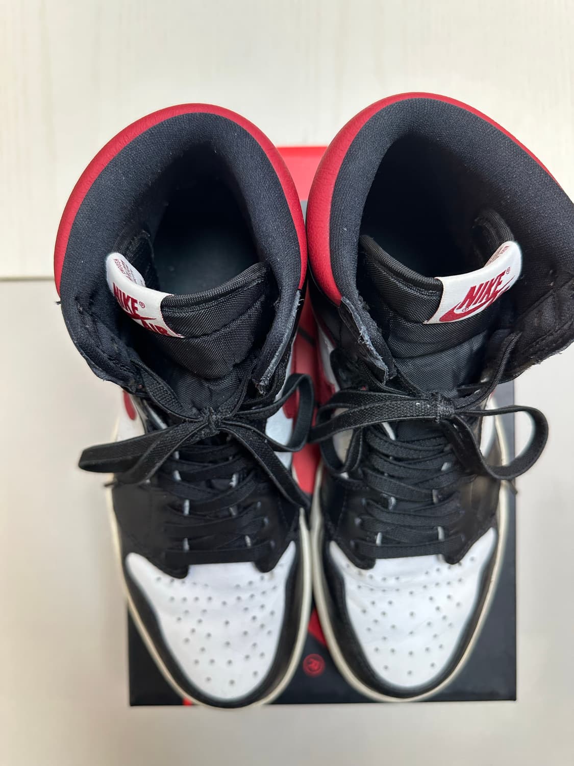 275 조던1 하이 짐레드 피고래 상품이미지5