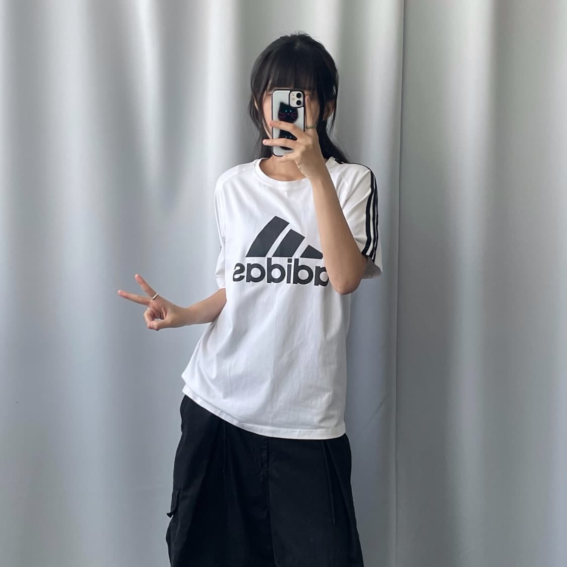 아디다스 루즈핏 빅로고 화이트 하프티셔츠  상품이미지2