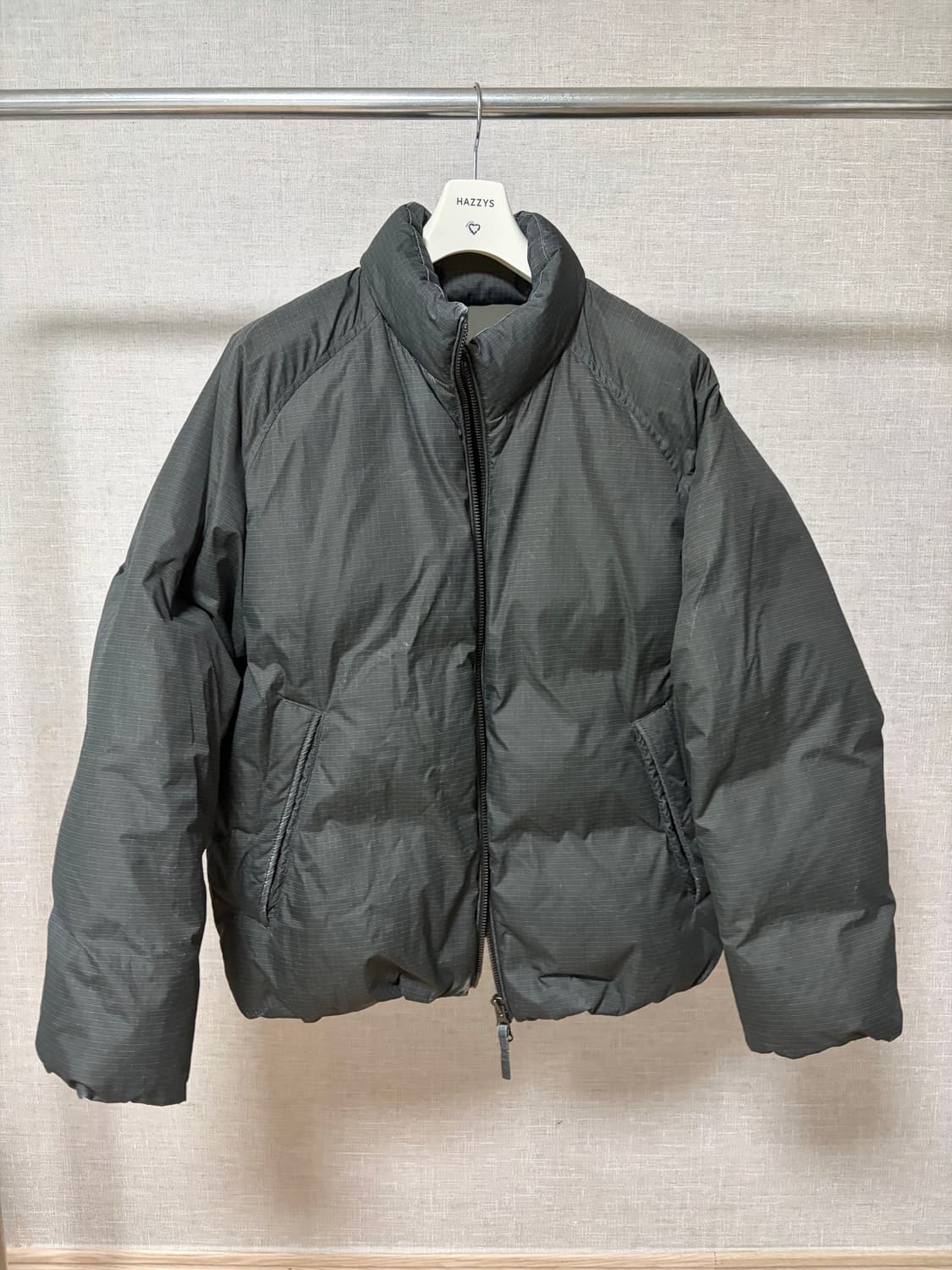 [M] 헤지스x하바티 구스다운 푸퍼 차콜 상품이미지1