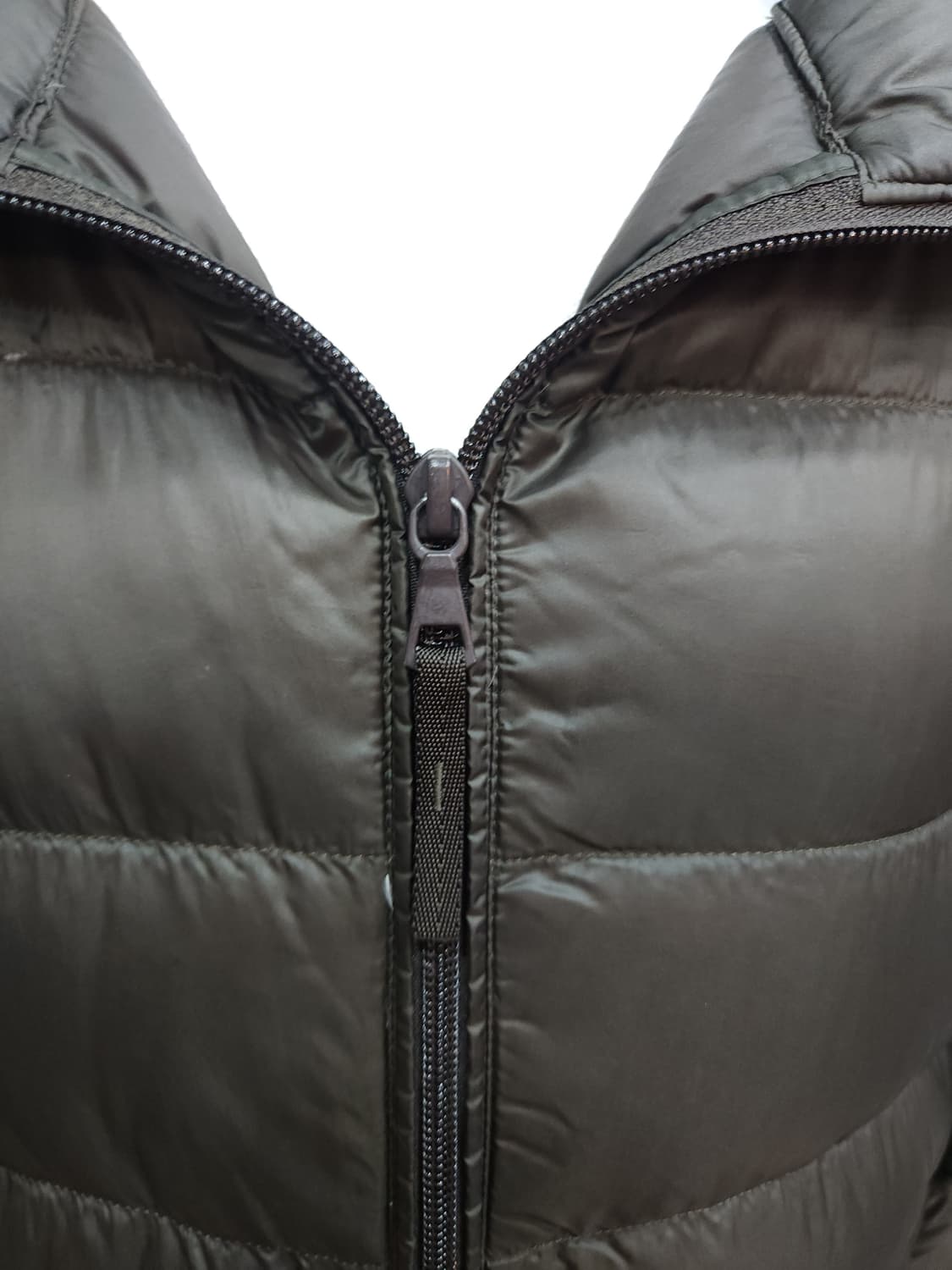 유니클로 오리털 경량 롱패딩 코트
​
 상품이미지2