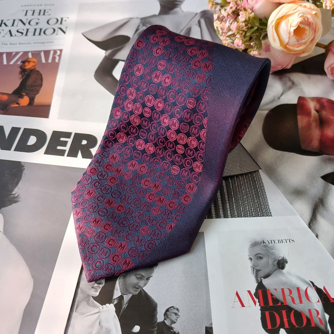 엠씨엠 실크 버건디 로고 패턴 넥타이 9.4cm A등급 A19798
 상품이미지2