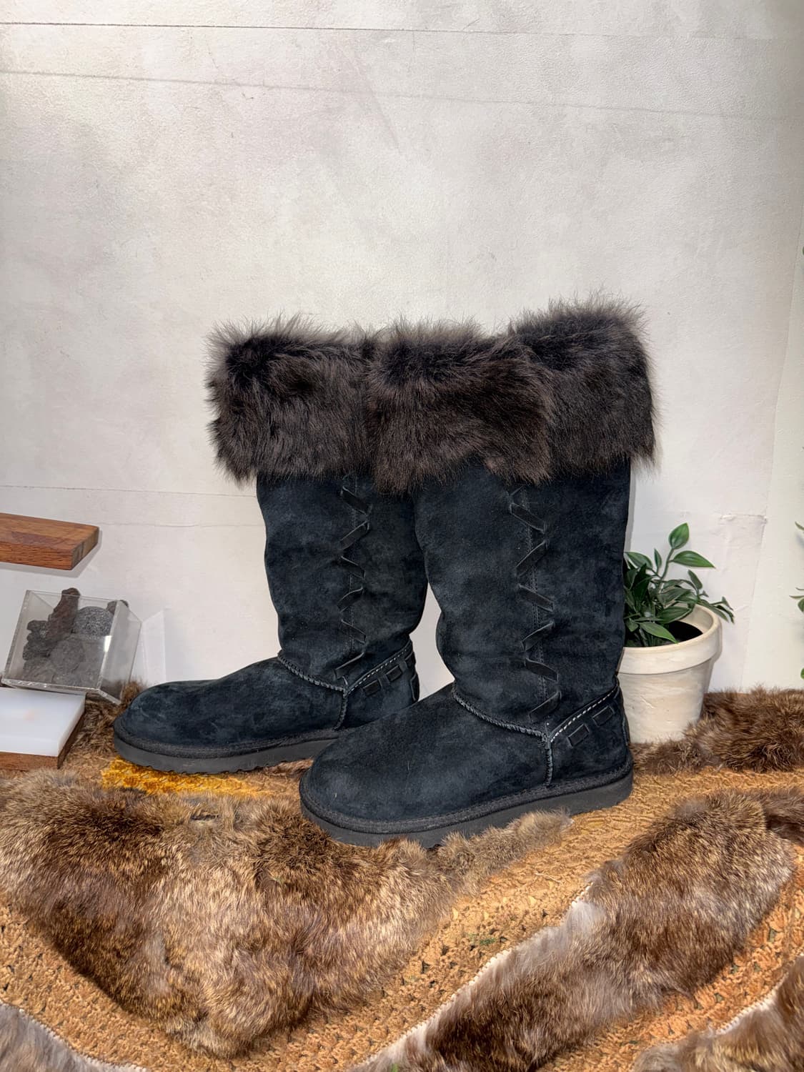 UGG Women’s Rosana black fur boots 상품이미지1