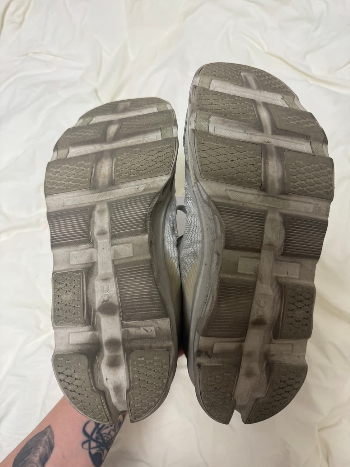 온 러닝 x 파프 클라우드몬스터 2 문더스트 초크 295 상품이미지6